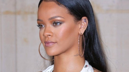 Pop star, Rihanna now officially a billionaire - Shakanews